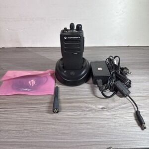 Motorola CP200d AAH01QDC9JA2AN  Two Way Radio 16 Channel Two Way Radio Complete